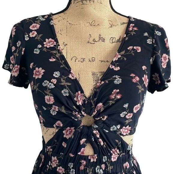EUC American Eagle Outfitters Floral Cut Out Mini Dress - Size XS - Picture 5 of 12